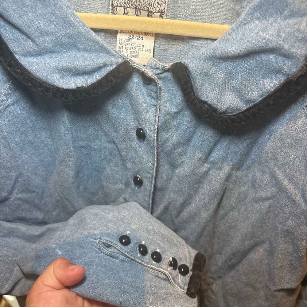 Vintage Chambray Top with Velvet‎ Trim - Picture 3 of 4